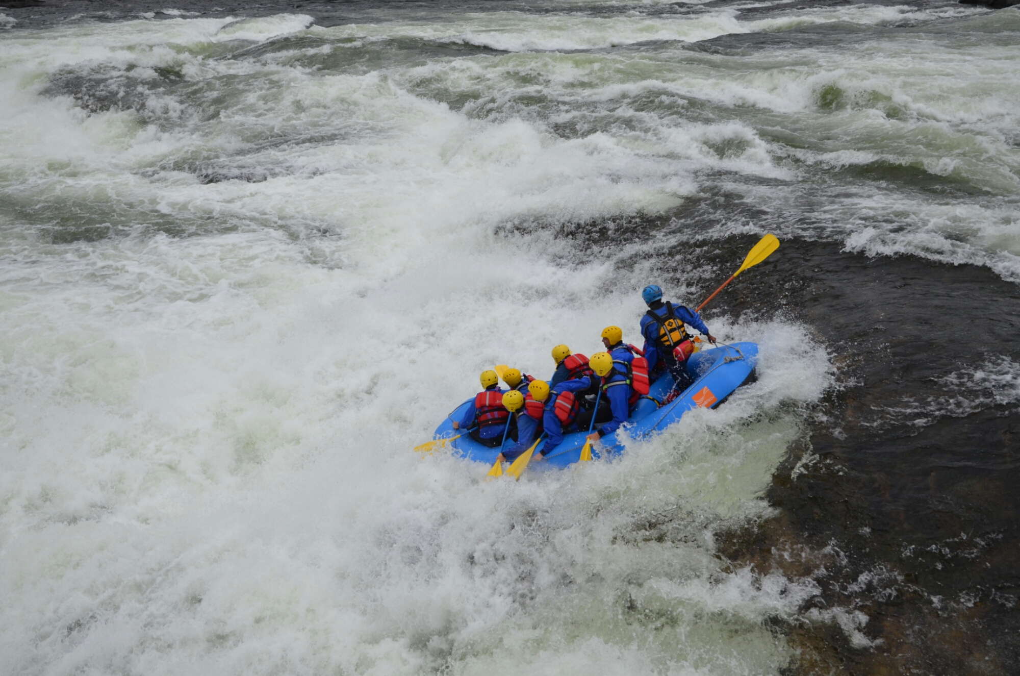 Riverrafting bei den Stromschnellen des Syrtveitfossen (Evje) Riverrafting bei den Stromschnellen des Syrtveitfossen (Evje)