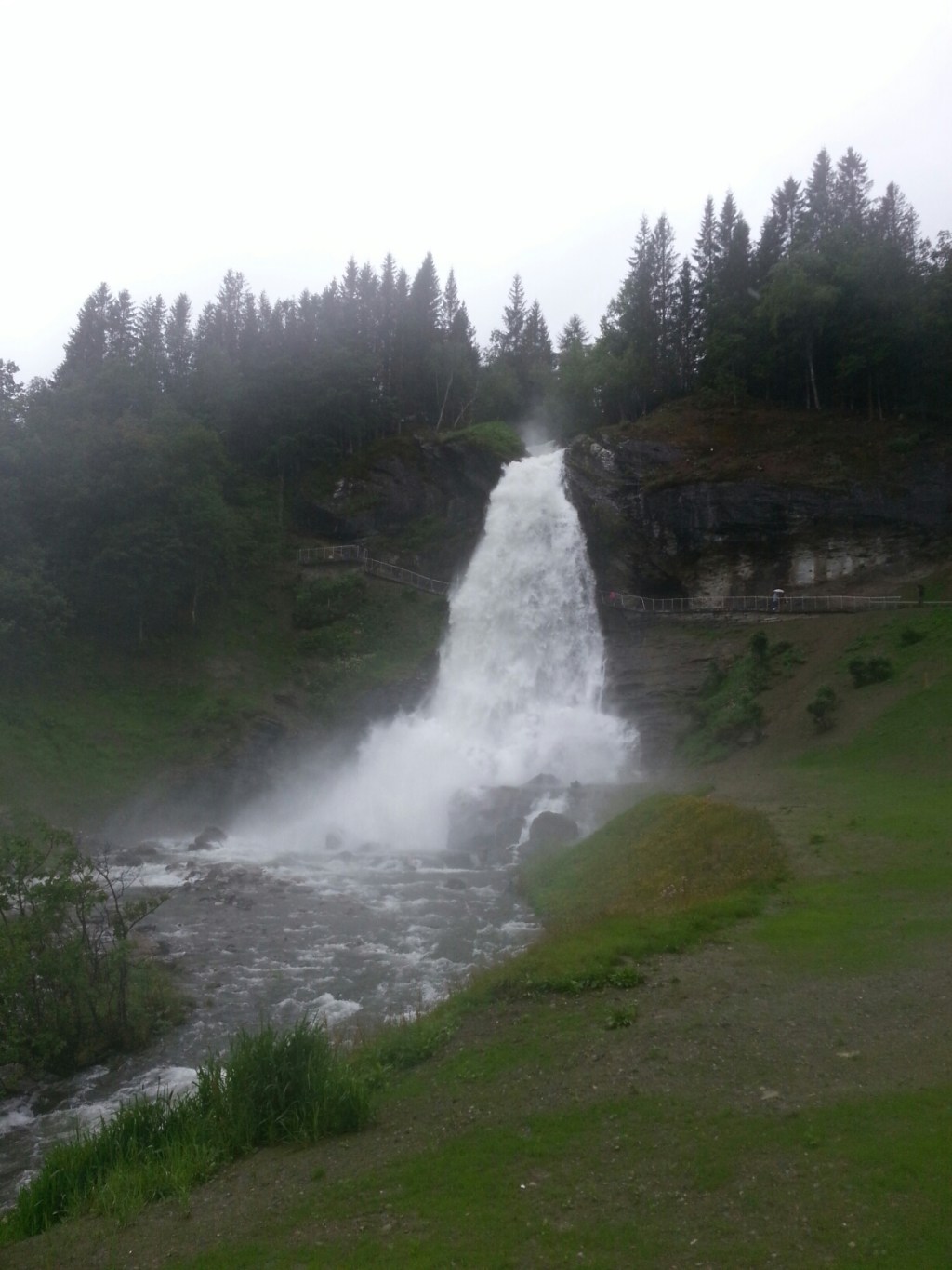 Steinsdalsfossen (nass)