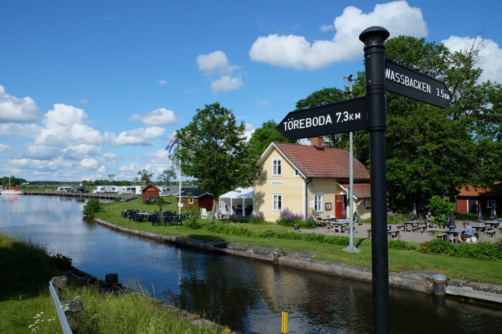 Töreboda – Wassbacken: Mit dem Velo dem Götakanal entlang