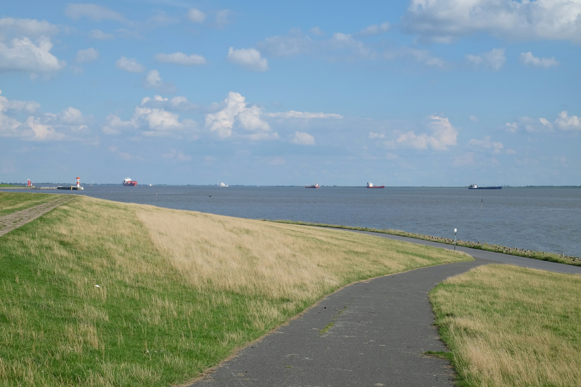 Pötte kucken an der Elbe bei Brunsbüttel Pötte kucken an der Elbe bei Brunsbüttel