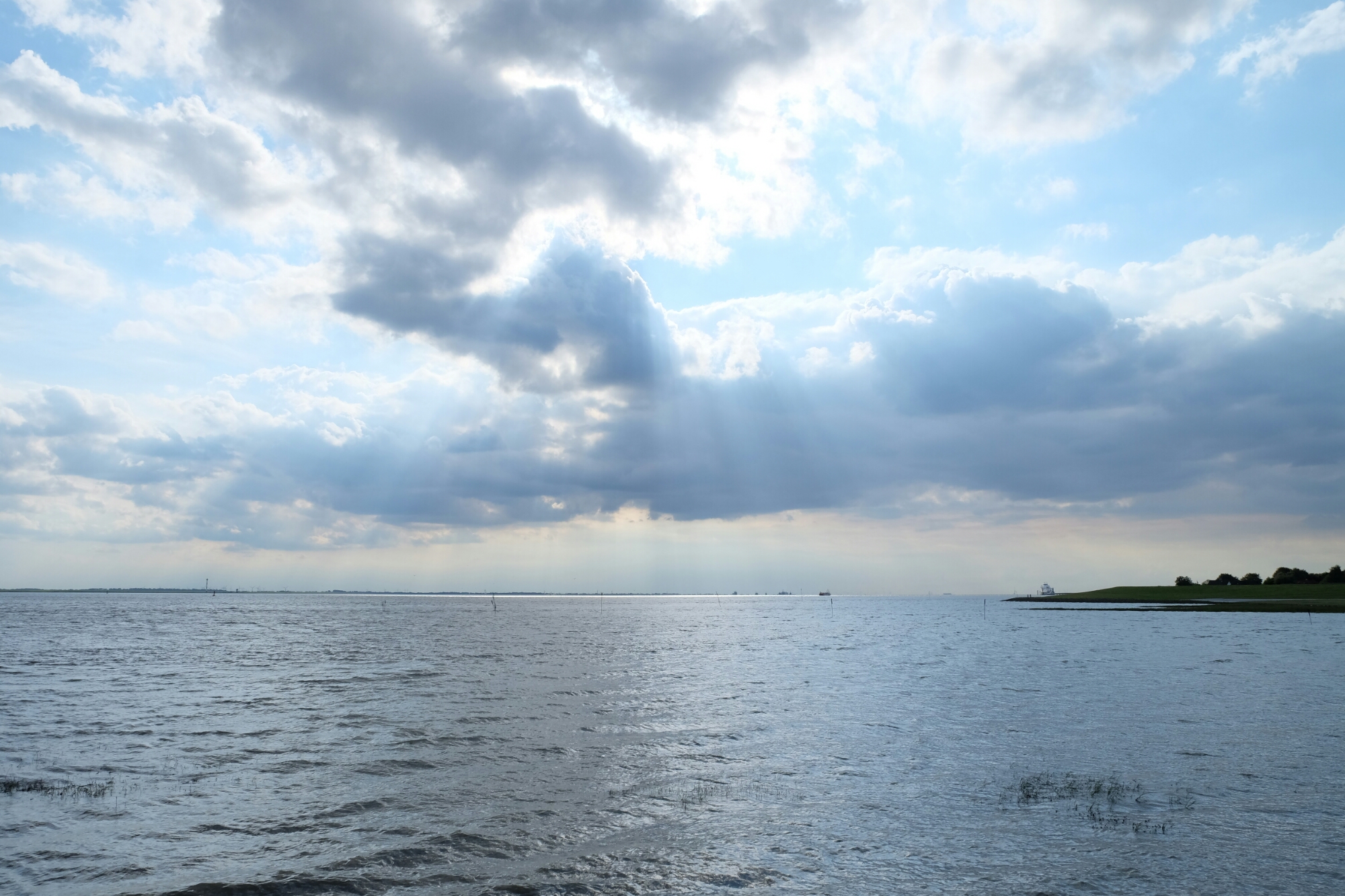 Pötte kucken an der Elbe bei Brunsbüttel Pötte kucken an der Elbe bei Brunsbüttel