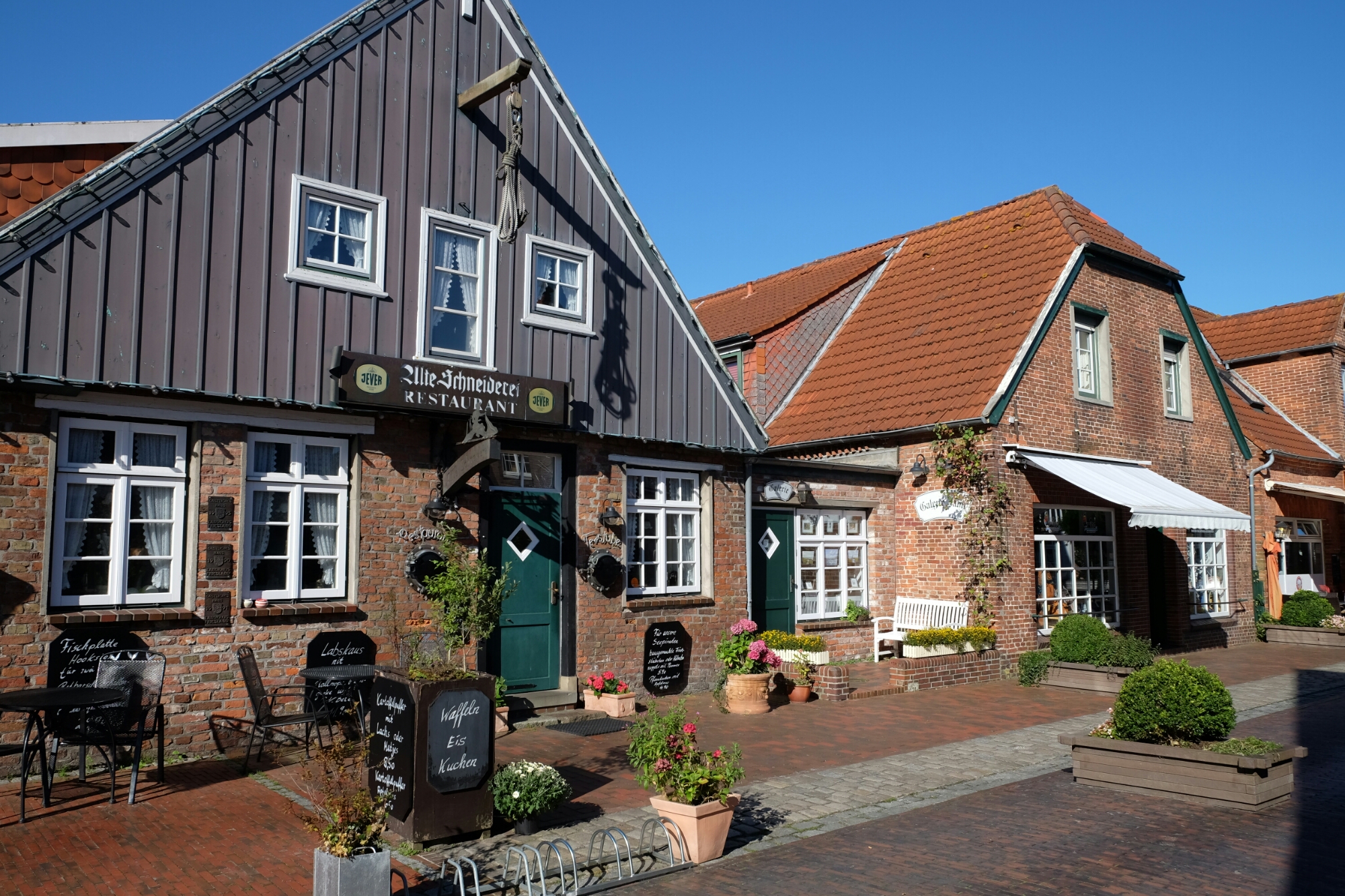 Häuser in Hooksiel image