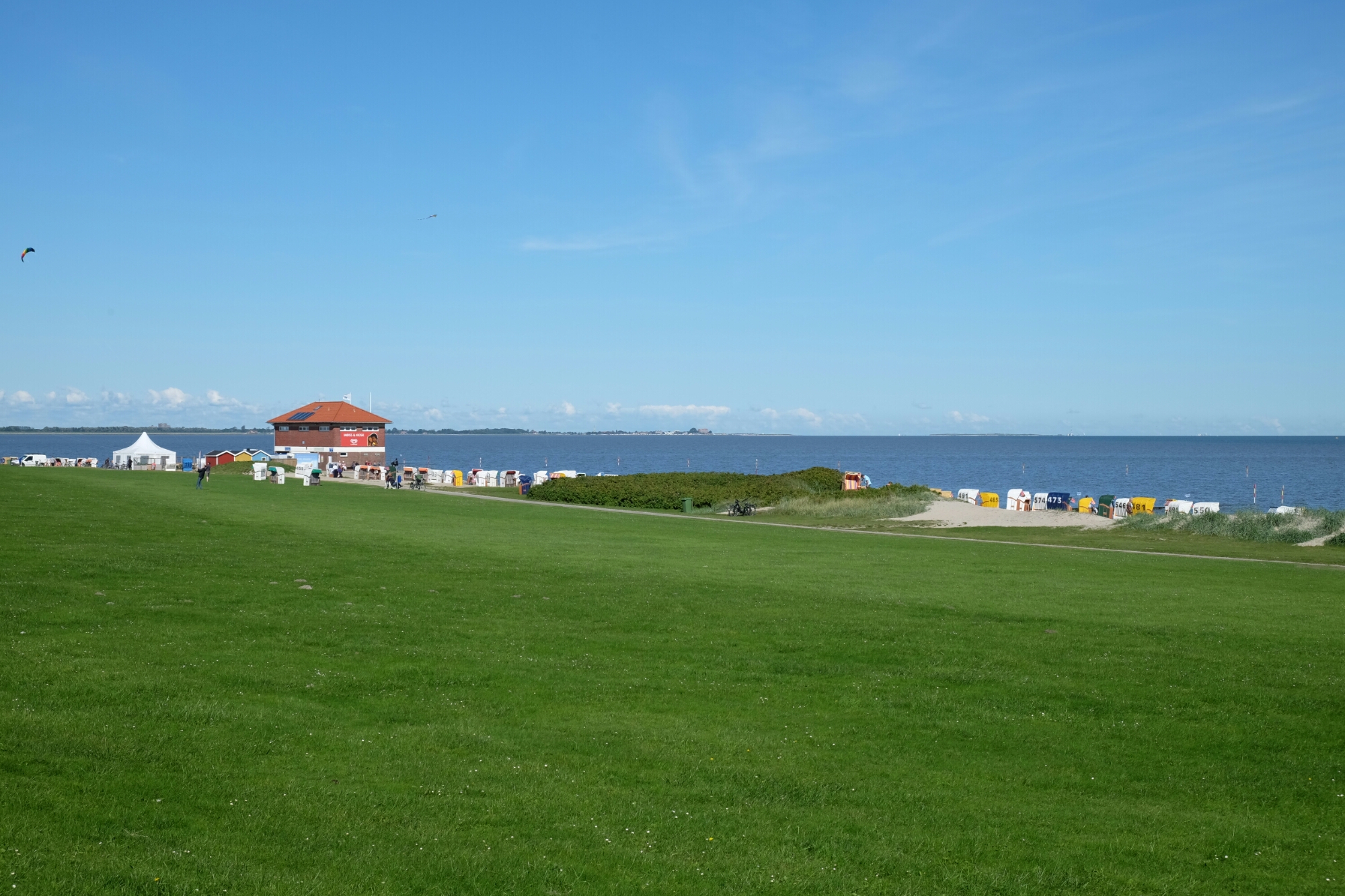 Deich und Strand bei Hooksiel Deich und Strand bei Hooksiel