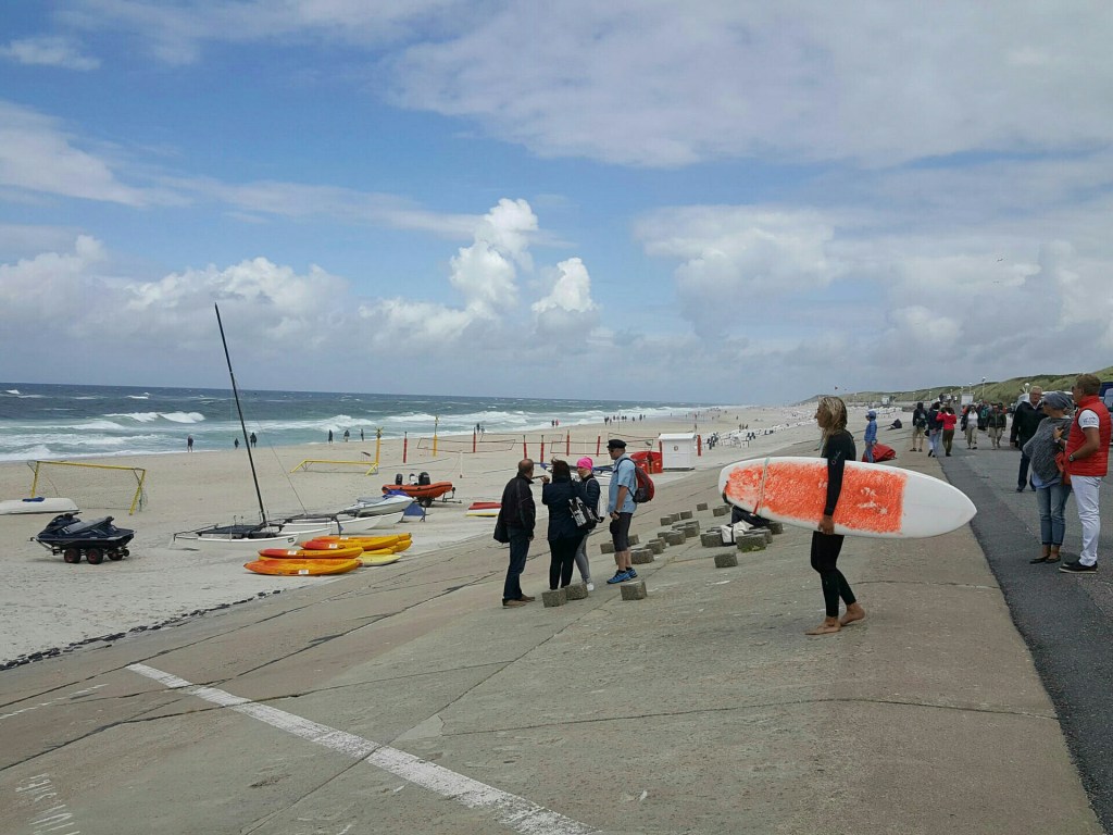 Westerland: Windstärke Bft 4-6, Böen Bft 8-9, Luft 17-18°, Wasser&nbsp;19°