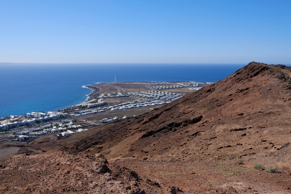 Fantastische Weitsicht von der Montaña Roja, dem Hausvulkan von Playa&nbsp;Blanca
