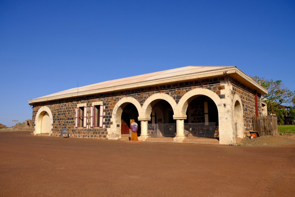 Die Geisterstadt Cossack erinnert an die alte Zeit der Perlen- und Perlmuttindustrie