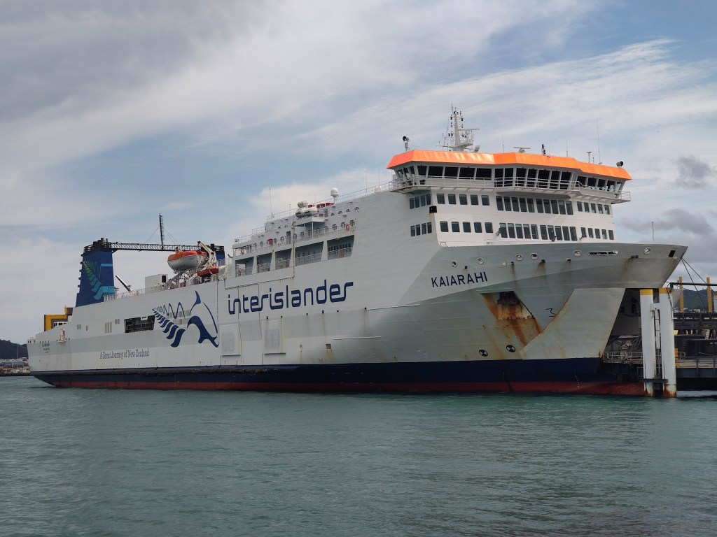 Cook Strait Crossing mit traumhafter Stimmung im fjordartigen Queen Charlotte&nbsp;Sound
