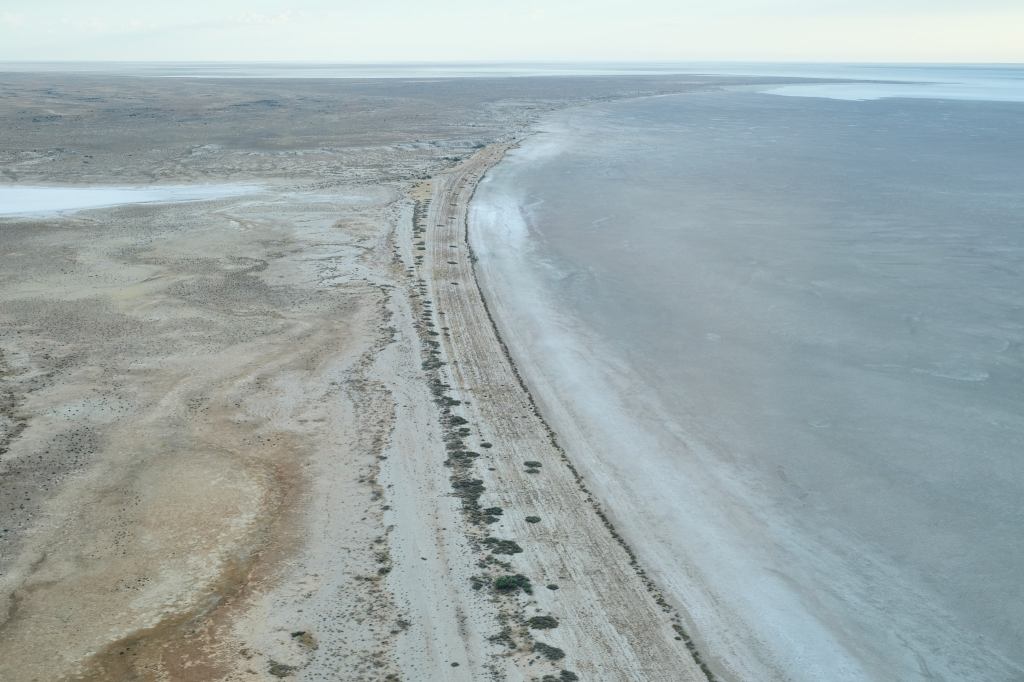 Scenic Flight von Marree über Lake Eyre (unter den&nbsp;Regenwolken)