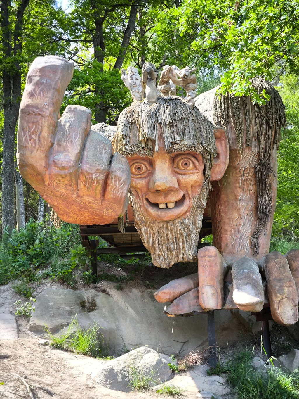 Inspirierende Bootsmannshütten in der Sommerstadt Västervik und humorvolle Trolle im Skulpturenpark in&nbsp;Gamleby