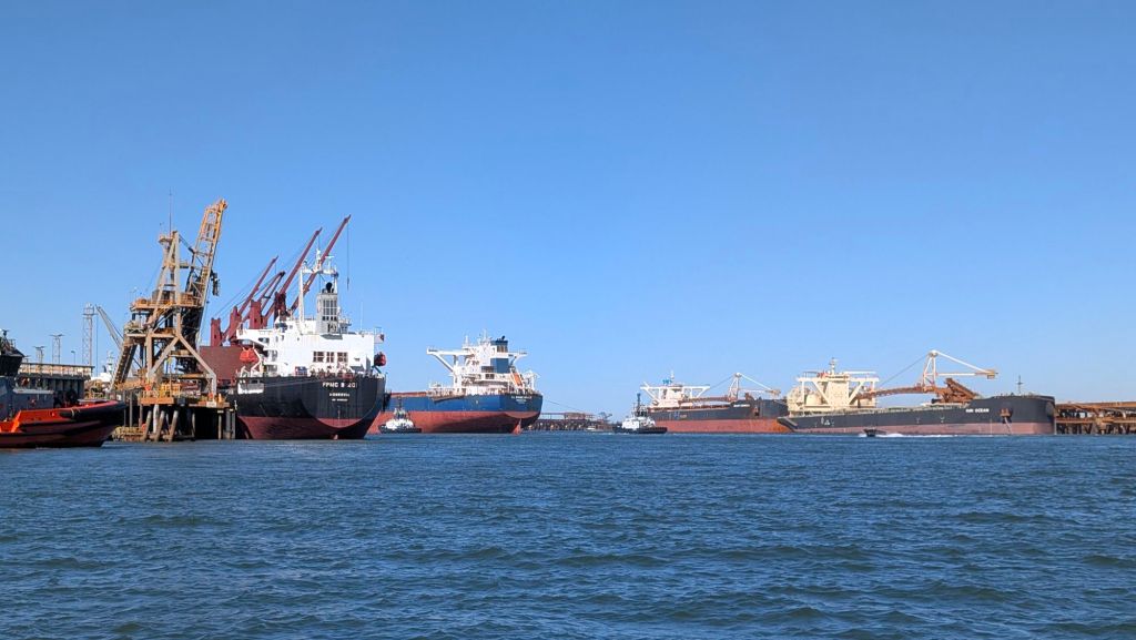 An der Küste zwischen Dampier / Karratha und Port Hedland: Den Kontrast zwischen Schwerindustrie und Naturschönheit&nbsp;verarbeiten
