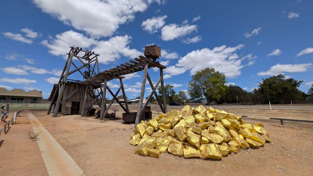 Im Outback von Central Queensland die ikonischen kleinen Orte, die entspannte Stimmung, die langen geraden Strassen, das angenehm warme Wetter und die bezaubernde Landschaft&nbsp;geniessen