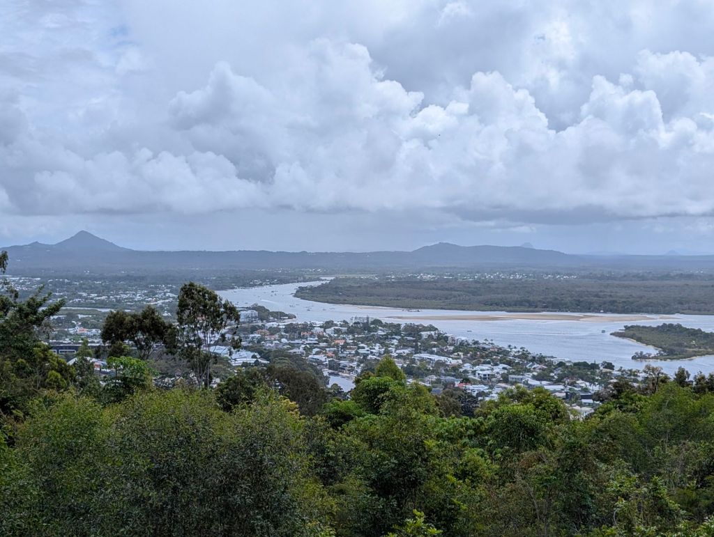 Hervey Bay und Dicky Beach: Den für den Oktober sehr unüblichen, heftigen Regen mit Unwetterpotenzial schadlos&nbsp;überstehen